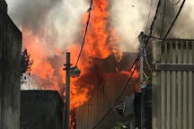 Cháy nhà dân ở Hà Nội, một phụ nữ tử vong