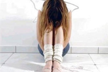 Cháu bé giúp việc 12 tuổi tố cáo chủ nhà hiếp dâm