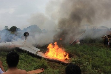 Máy bay bốc cháy ở Bolivia, 8 người chết