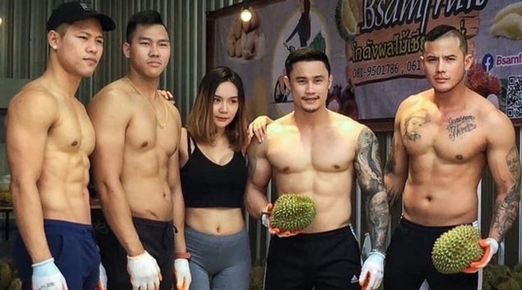Thái Lan: Tiệm tóc gây sốt với nhân viên mặc bikini khi làm việc - 2 Thái Lan: Tiệm tóc gây sốt với nhân viên mặc bikini khi làm việc - 2
