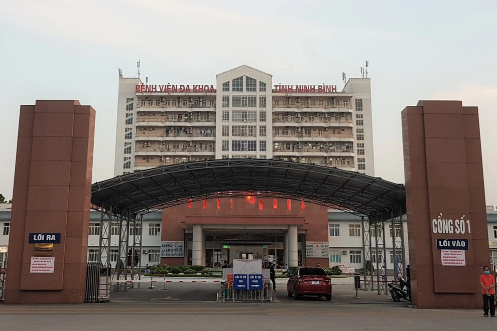 Ninh Bình: Tài xế, phụ xe dương tính SARS-CoV-2, nguy cơ lây cho cộng đồng - 1 Ninh Bình: Tài xế, phụ xe dương tính SARS-CoV-2, nguy cơ lây cho cộng đồng - 1
