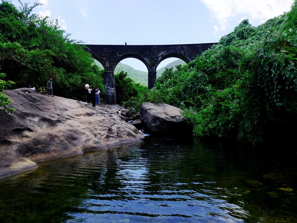 Cầu đường sắt Đồn Cả: Cheo leo tàu vượt núi! - 3