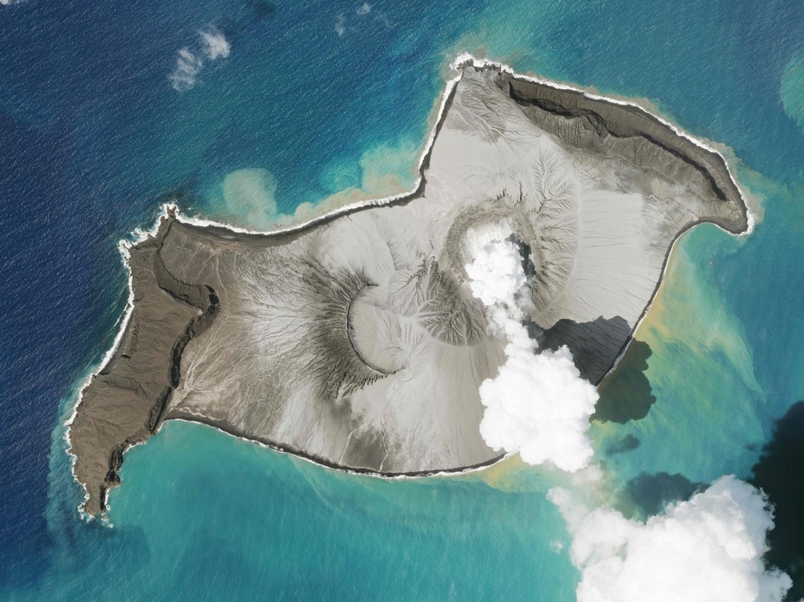 Tonga cô lập với thế giới sau vụ phun trào núi lửa như bom nguyên tử - 2 Tonga cô lập với thế giới sau vụ phun trào núi lửa như bom nguyên tử - 2