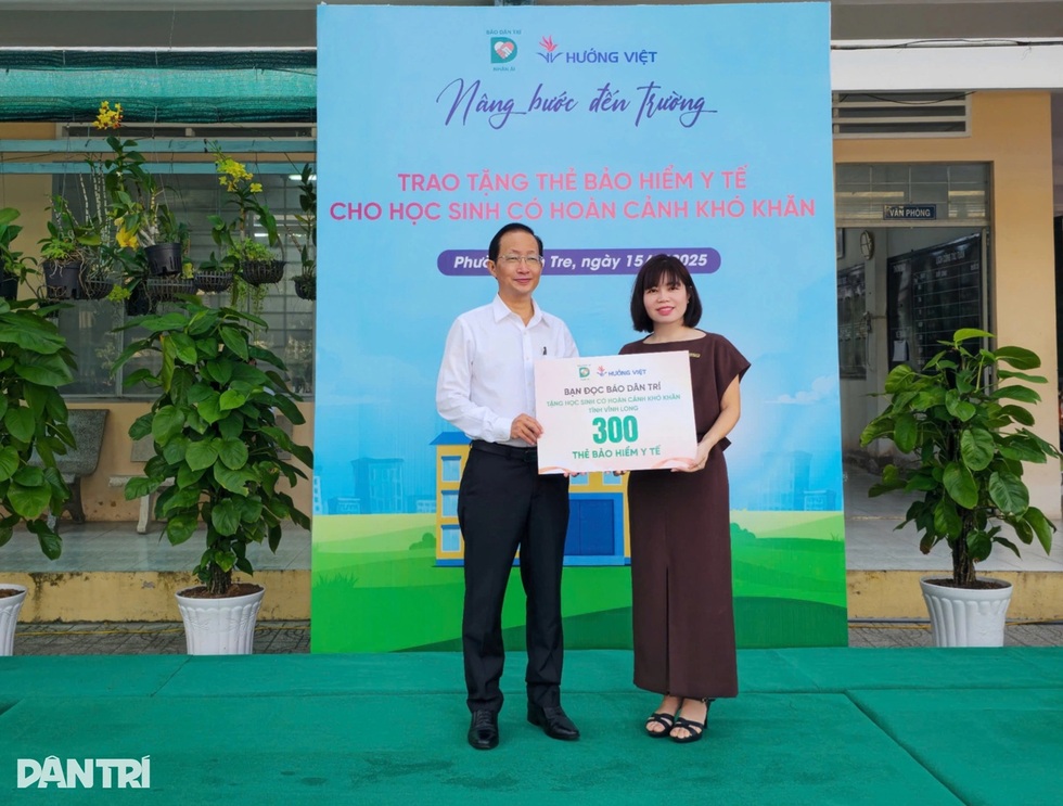 Năm học mới, báo Dân trí đã trao 2.006 thẻ BHYT đến các học sinh khó khăn - 5