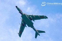 Máy bay ném bom Trung Quốc lộ điểm yếu khi tuần tra cùng Nga