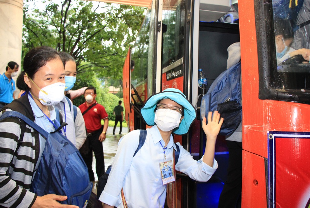 TPHCM: 299 tình nguyện viên tôn giáo đến các bệnh viện chống dịch Covid-19 - 4 TPHCM: 299 tình nguyện viên tôn giáo đến các bệnh viện chống dịch Covid-19 - 4