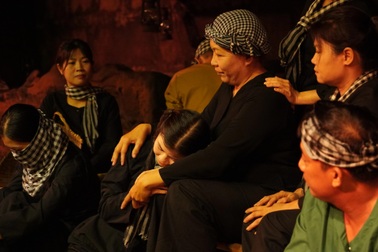 Anh nông dân, chị bán hàng ở Củ Chi làm diễn viên, khiến khán giả bật khóc