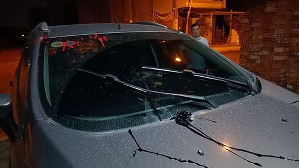 Phóng viên Báo Dân trí bị kẻ xấu ném chất bẩn vào nhà - 2 Phóng viên Báo Dân trí bị kẻ xấu ném chất bẩn vào nhà - 2