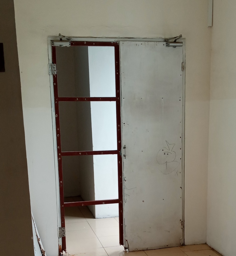 Hà Nội: Cháy chung cư lúc nửa đêm, chuông báo cháy kiên quyết không kêu - 6 Hà Nội: Cháy chung cư lúc nửa đêm, chuông báo cháy kiên quyết không kêu - 6