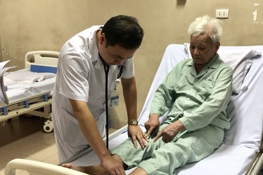 Cứu "cánh tay thần chết" của người đàn ông Hà Nội