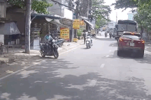 Tình huống va chạm giao thông "điển hình" từ một kiểu đi xe máy thường gặp