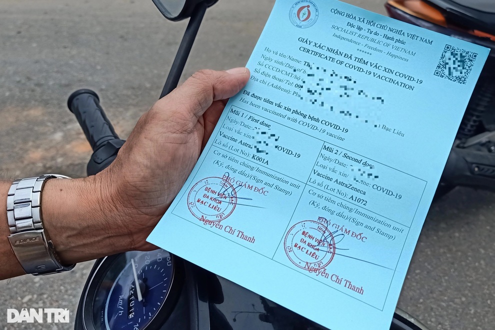 Chưa tiêm đủ 2 liều vaccine, nhiều người phải quay đầu khi vào vùng đỏ - 3