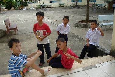 Lớp học đặc biệt của những đứa trẻ mồ côi 