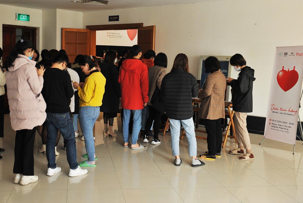 Hàng trăm người tham gia chương trình hiến máu do Insidemen phát động - 2 Hàng trăm người tham gia chương trình hiến máu do Insidemen phát động - 2