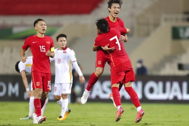 HLV Park Hang Seo tính toán sai ở trận thua đội tuyển Trung Quốc?