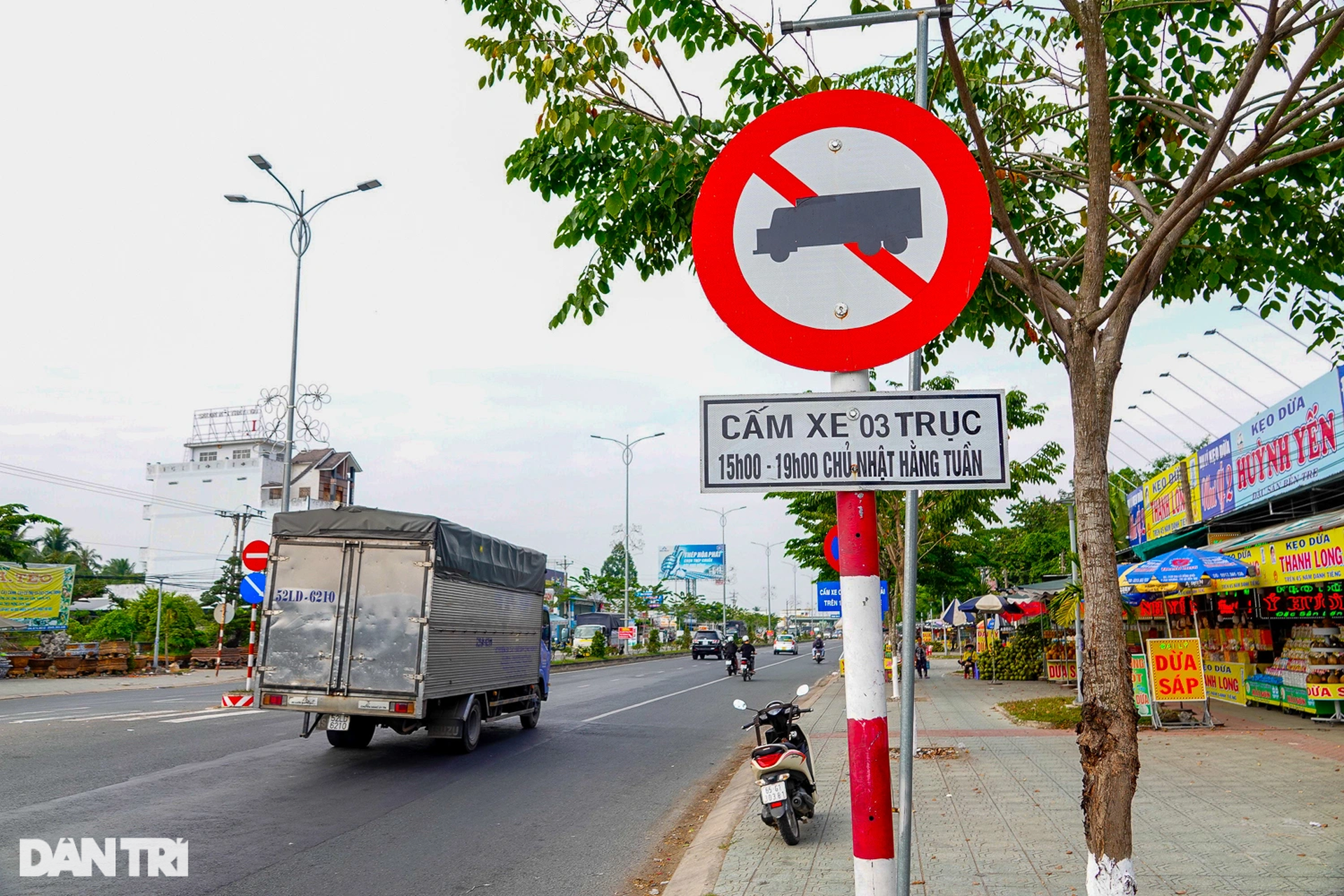 Xe cộ rồng rắn nối đuôi nhau qua cầu Rạch Miễu dịp cận Tết - 4 Xe cộ rồng rắn nối đuôi nhau qua cầu Rạch Miễu dịp cận Tết - 4