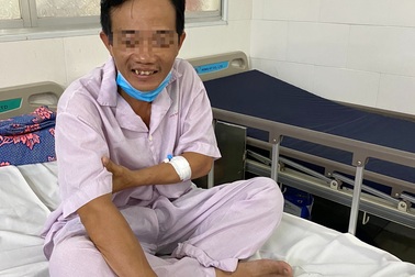 Người đàn ông uống rượu với… thuốc diệt rầy