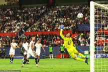 Jesus lập siêu phẩm, Arsenal giành chiến thắng kịch tính trước Sevilla