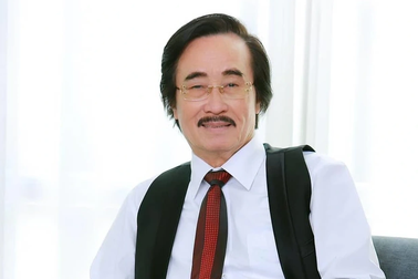 Thế Hùng: Từ tuổi thơ nghèo luyện đàn trên giấy đến Tiến sĩ nhiều "nhà"