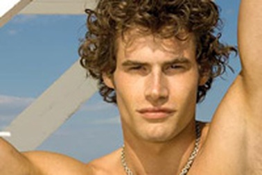 Hiểu chàng qua làn môi