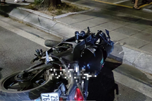 Hà Nội: Đôi nam nữ đi xe máy tự gây tai nạn, 1 người tử vong