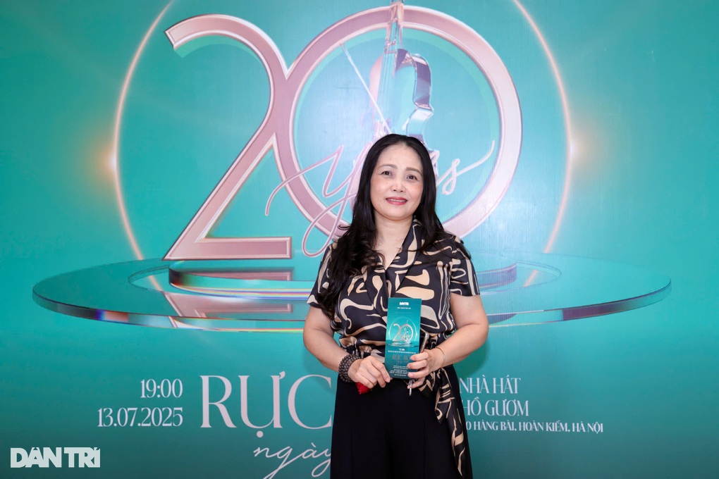Hòa Minzy, Hương Tràm và dàn nghệ sĩ bùng nổ cảm xúc tại Rực rỡ ngày mới - 2