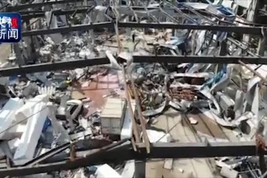 Thành phố Trung Quốc đổ nát như “ngày tận thế” sau khi vòi rồng càn quét