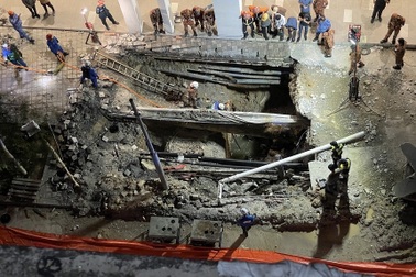 Malaysia ngừng tìm kiếm du khách bị rơi xuống "hố tử thần"