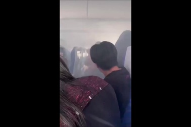 Máy bay phải hạ cánh khẩn cấp vì pin sạc dự phòng phát nổ