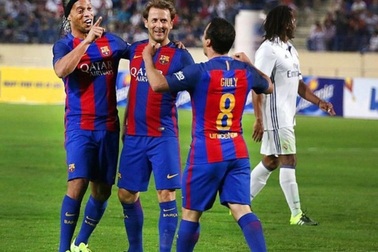 Pha kiến tạo siêu đẳng của Ronaldinho ở trận El Clasico huyền thoại