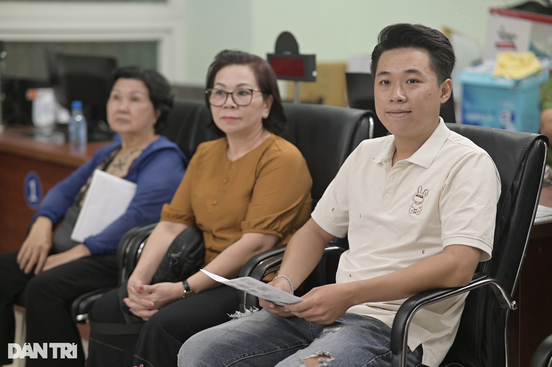 Người dân TPHCM đổ xô đi làm căn cước sau sáp nhập - 7 Người dân TPHCM đổ xô đi làm căn cước sau sáp nhập - 7