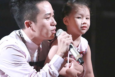 Tùng Dương gây xúc động khi biểu diễn cùng cháu gái tác giả "Nơi đảo xa"