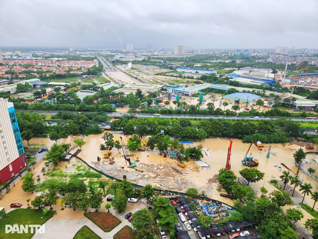 Sếp gọi báo nghỉ làm, nhân viên bật dậy, choáng vì quanh nhà là biển nước - 2