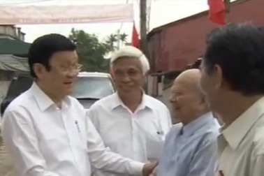 Chủ tịch nước thăm Bảo tàng chiến sĩ cách mạng bị địch bắt tù đầy