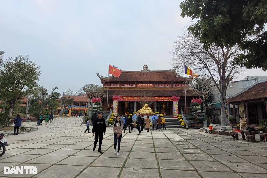 Hàng nghìn du khách lên rừng cầu may ngày đầu năm mới - 10 Hàng nghìn du khách lên rừng cầu may ngày đầu năm mới - 10