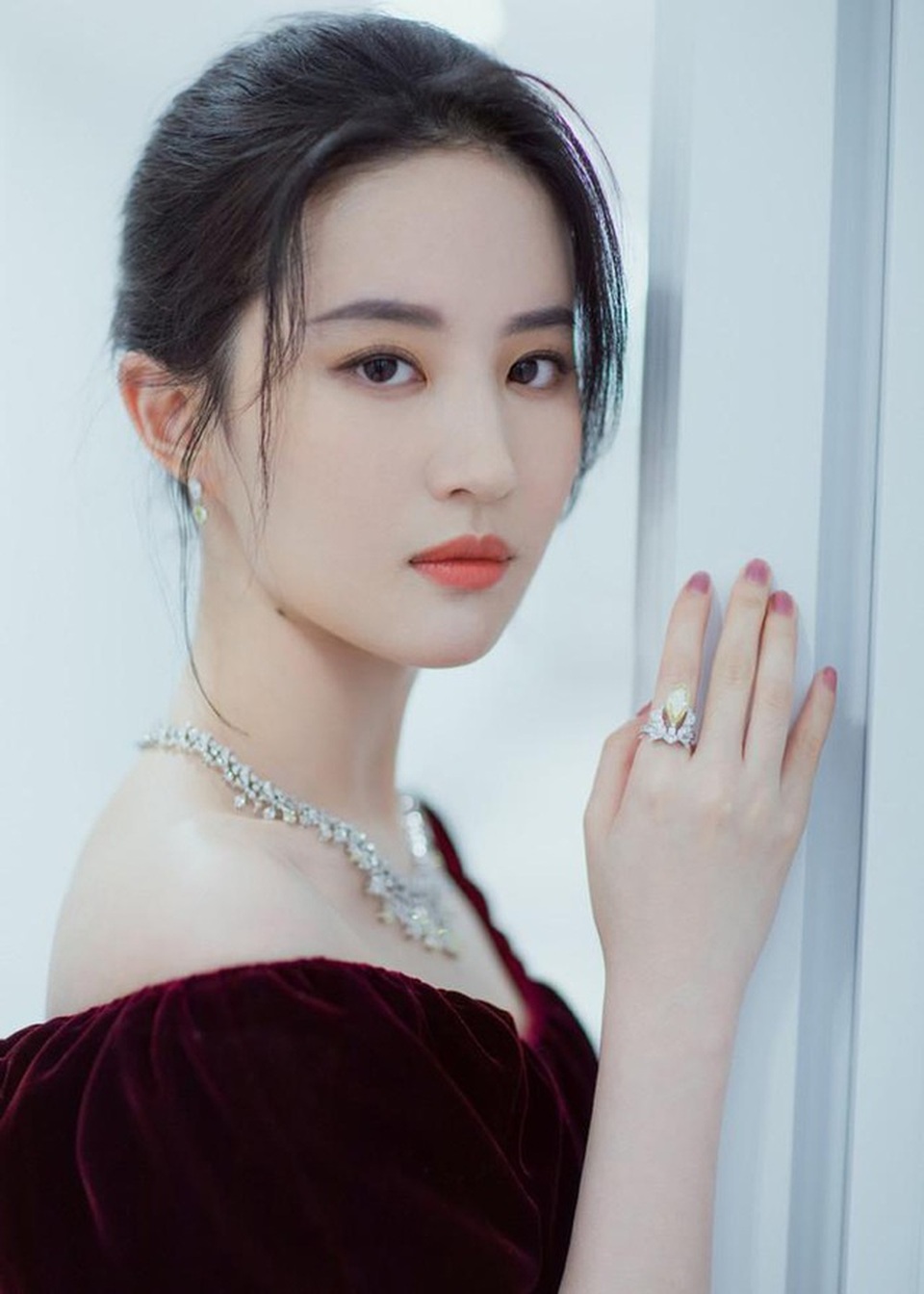 Lưu Diệc Phi lấy lại phong độ thần tiên tỷ tỷ trong ngày tái xuất - 4 Lưu Diệc Phi lấy lại phong độ thần tiên tỷ tỷ trong ngày tái xuất - 4