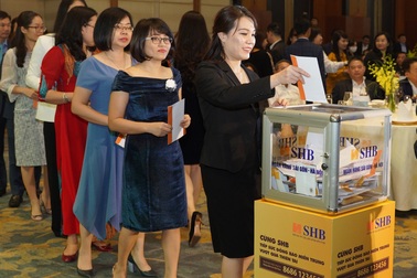 "Bầu Hiển" quyên góp, kêu gọi ủng hộ miền Trung gần 30 tỷ đồng