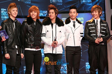 Bi (Rain) làm “ông bầu”