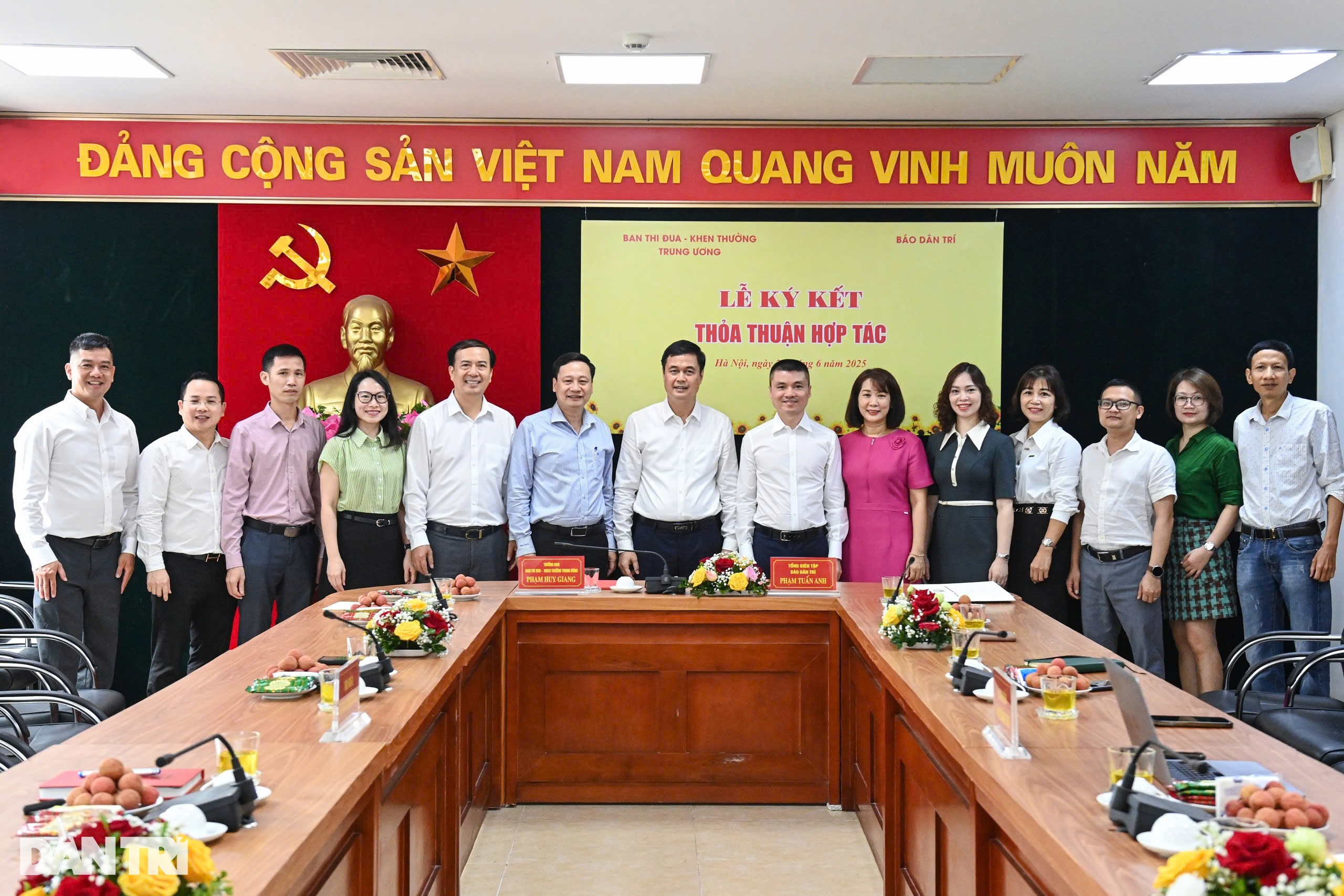 Báo Dân trí và Ban Thi đua - Khen thưởng Trung ương cùng lan tỏa việc tử tế - 9 Báo Dân trí và Ban Thi đua - Khen thưởng Trung ương cùng lan tỏa việc tử tế - 9