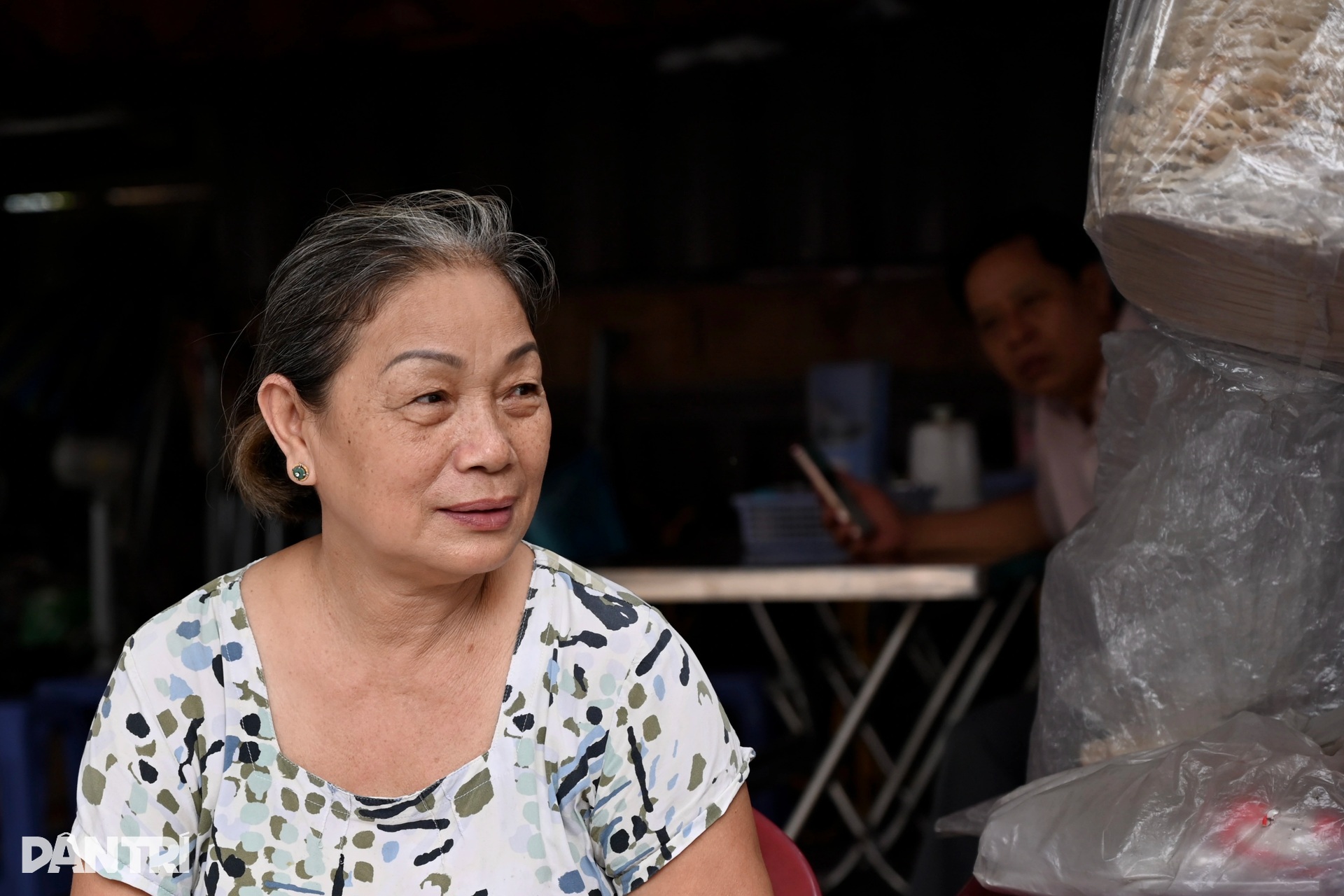 Tái diễn cảnh xe leo vỉa hè, chiếm trọn phần đường của người đi bộ ở TPHCM - 6