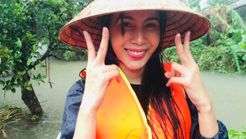 Thủy Tiên “dằn mặt” và đòi lại 3 triệu tiền cho người dân bị kẻ xấu ăn chặn - 1 Thủy Tiên “dằn mặt” và đòi lại 3 triệu tiền cho người dân bị kẻ xấu ăn chặn - 1