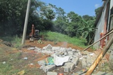 Sập bờ tường, 4 học sinh chết thương tâm