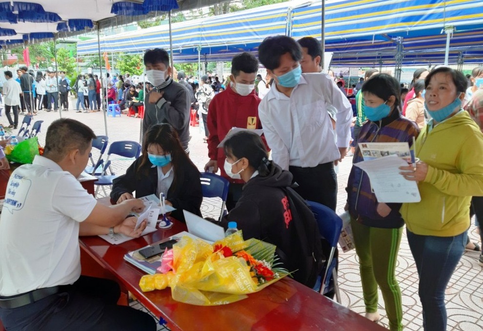 Dịch bệnh ảnh hưởng đến công tác đưa lao động đi làm việc ở nước ngoài - 1 Dịch bệnh ảnh hưởng đến công tác đưa lao động đi làm việc ở nước ngoài - 1