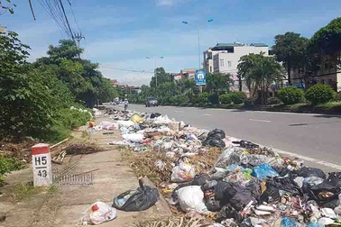 Vụ “mắc màn” chặn xe rác: Không để một nhóm người ảnh hưởng cả thành phố