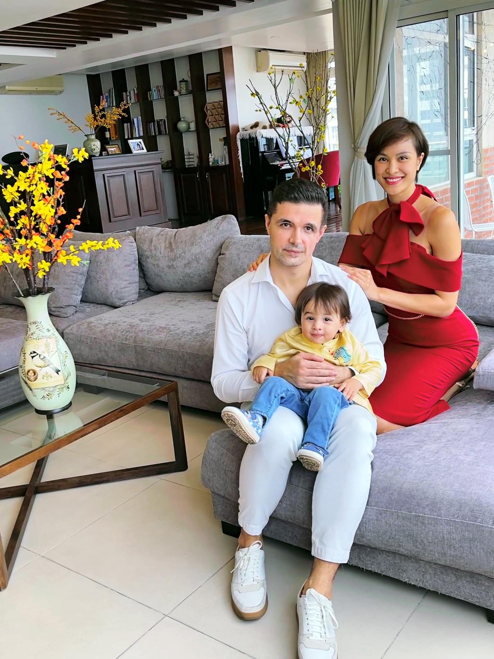 MC Phương Mai: Bố mẹ tôi sốc khi con rể Tây rửa bát còn tôi nằm xem tivi - 3 MC Phương Mai: Bố mẹ tôi sốc khi con rể Tây rửa bát còn tôi nằm xem tivi - 3