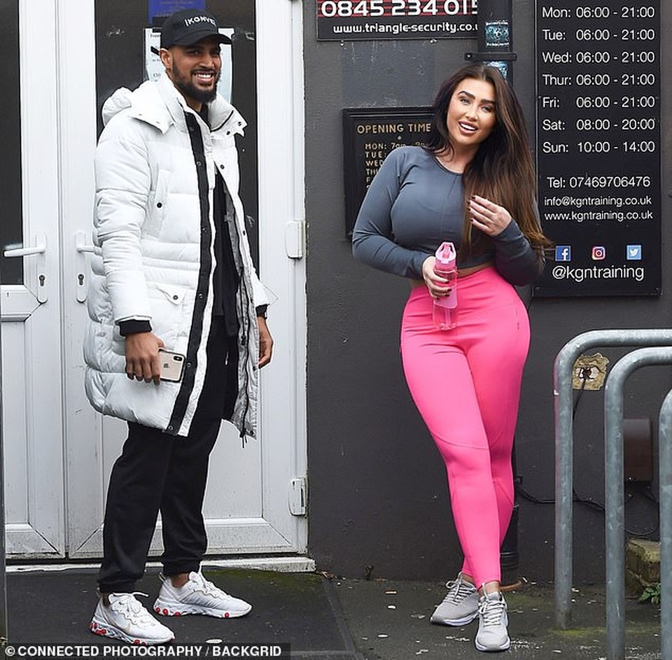 Lauren Goodger phủ nhận tin đồn đại tu vòng ba - 2 Lauren Goodger phủ nhận tin đồn đại tu vòng ba - 2