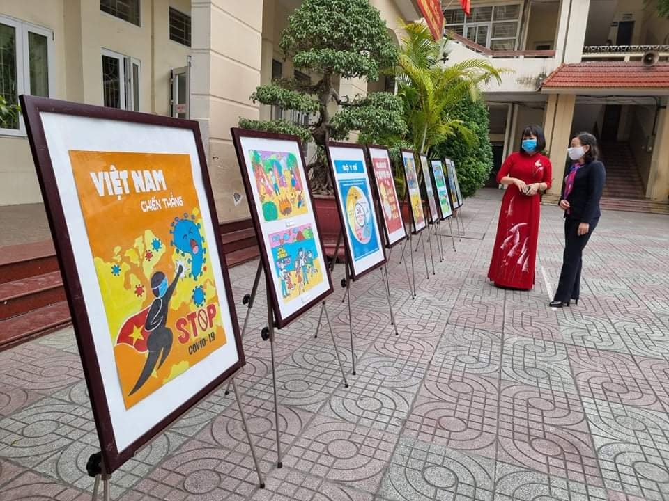 Ngày đầu học sinh trở lại trường, tuân thủ nghiêm quy định phòng chống dịch - 4 Ngày đầu học sinh trở lại trường, tuân thủ nghiêm quy định phòng chống dịch - 4