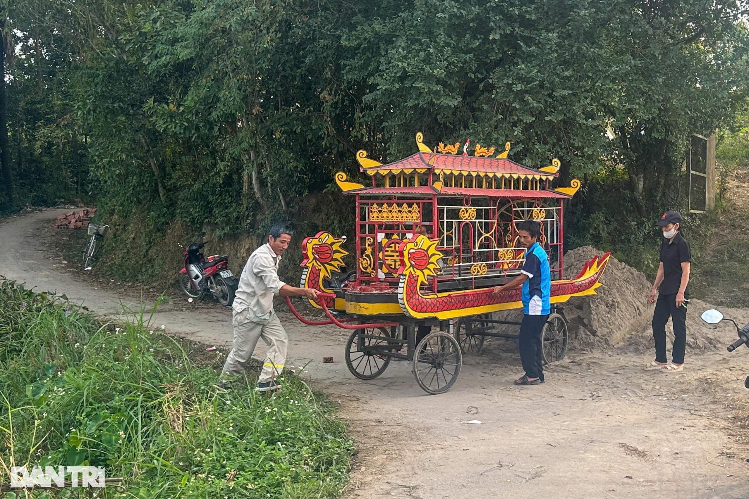 5 học sinh đuối nước ở Phú Thọ: Cách vài trăm mét lại có một đám tang - 2