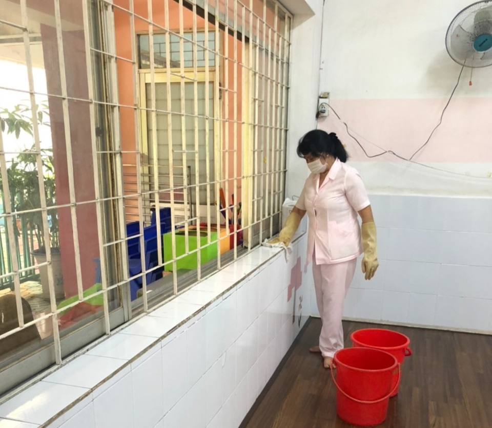 Trường có 34 trẻ và GV bị tay chân miệng, phụ huynh rào rào cho con nghỉ - 4 Trường có 34 trẻ và GV bị tay chân miệng, phụ huynh rào rào cho con nghỉ - 4