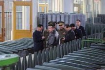 Lãnh đạo Triều Tiên thị sát nhà máy chế tạo vũ khí